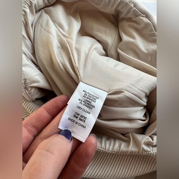 House of Harlow 1960 Cream Corduroy Mini Skirt Medium - Picture 6 of 9